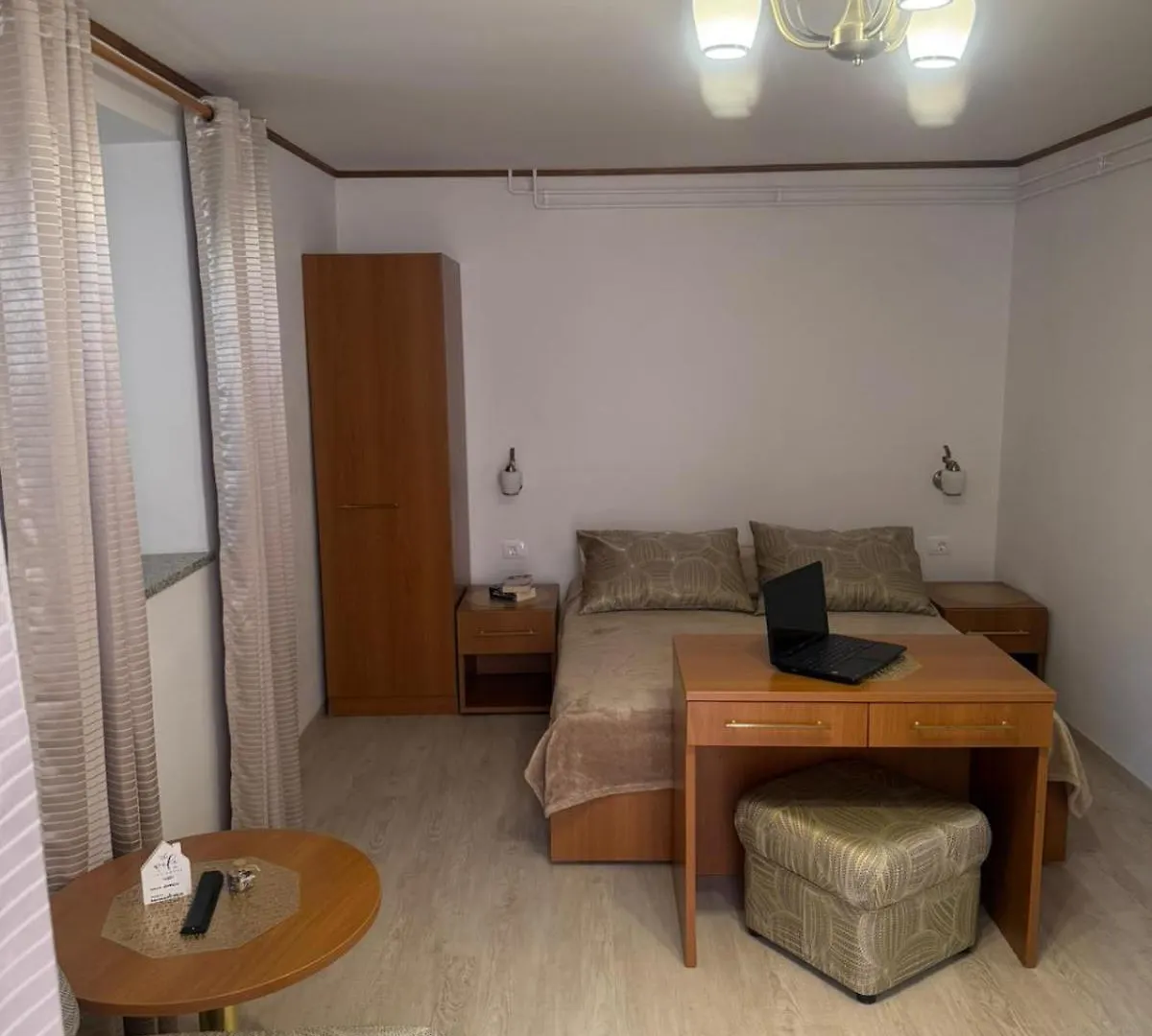 Apartmani Banina 0*, Ika
